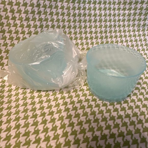 Tupperware Summer Love 2 tumblers 5107L 2 snack cups 4914B 4 pink lids 4922A NEW - Picture 3 of 4